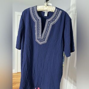 CATHY DANIELS 1X Pullover Crepe Top Navy Blue
Embroidered Slit Neck.